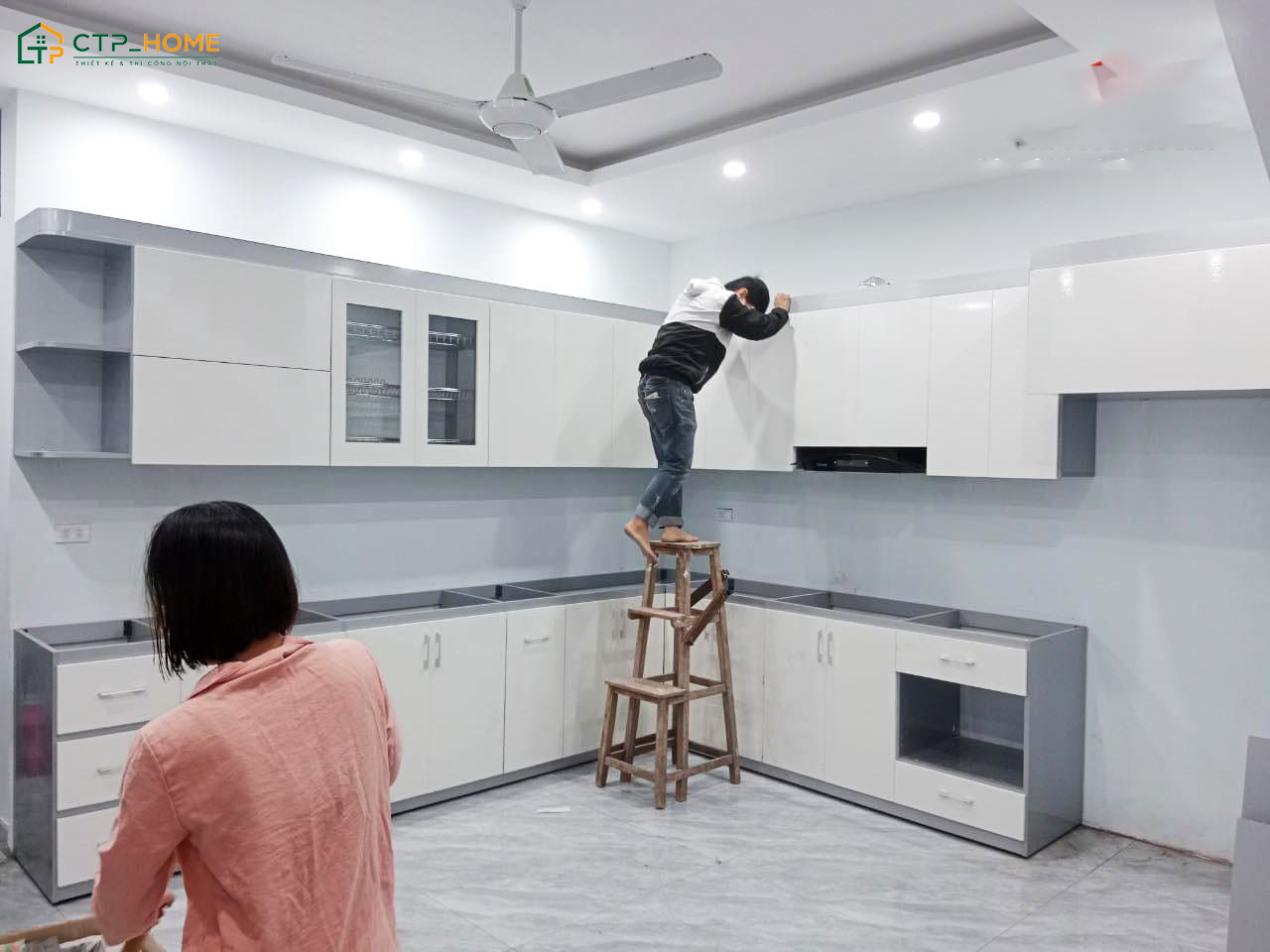 CTP Home tiếp nhận thông tin và tư vấn sơ bộ cho khách hàng thi công nội thất bếp