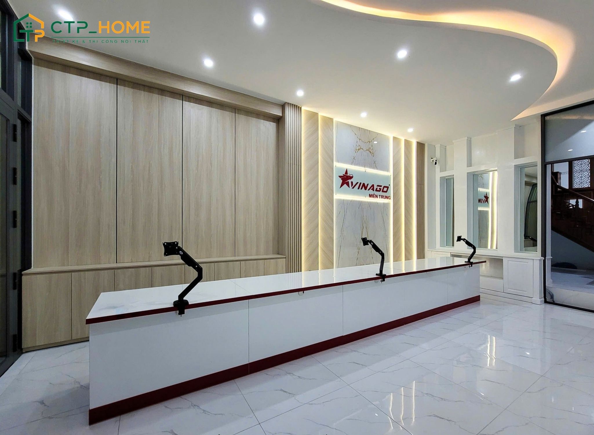 Quầy lễ tân được thi công và hoàn thiện chỉn chu giúp để lại ấn tượng tối đối với khách hàng