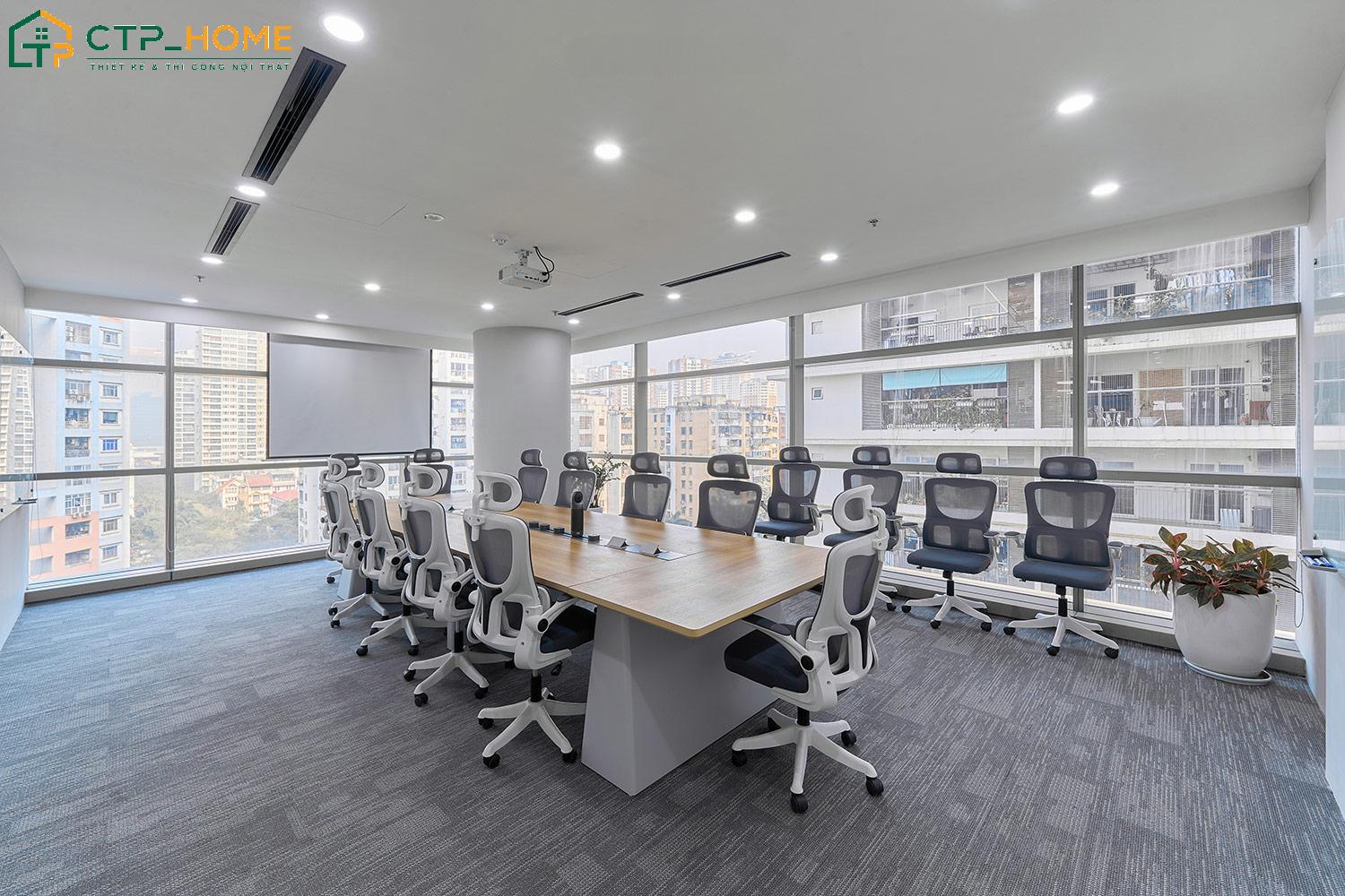 Thi công văn phòng trọn gói với phòng họp đảm bảo hệ thống ánh sáng đáp ứng tốt nhu cầu sử dụng thực tế