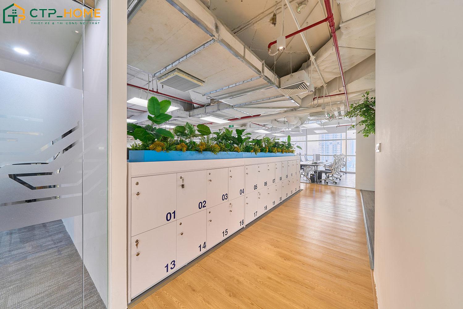 Thiết kế và thi công nội thất văn phòng với hệ tủ locker được hoàn thiện đồng bộ với tổng thể nội thất