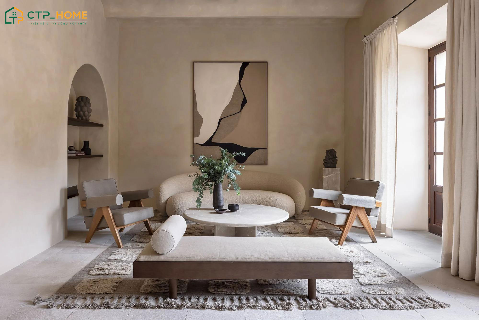 Không gian Wabi Sabi tinh tế với ghế sofa vải thô màu kem và các góc tường bo tròn mềm mại