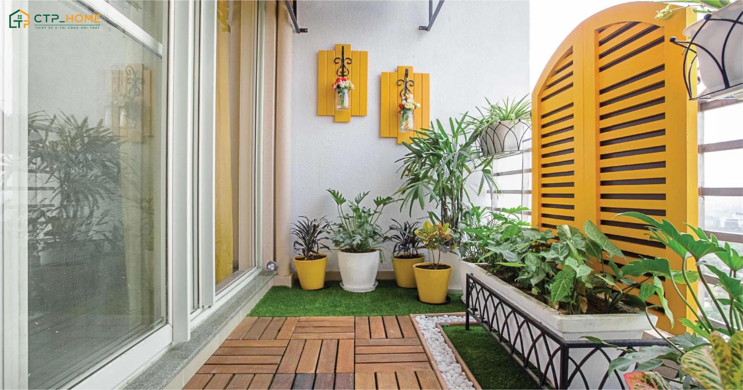Các loại rau xanh được trồng trong chậu nhỏ giúp không gian ban công trở nên gọn gàng hơn