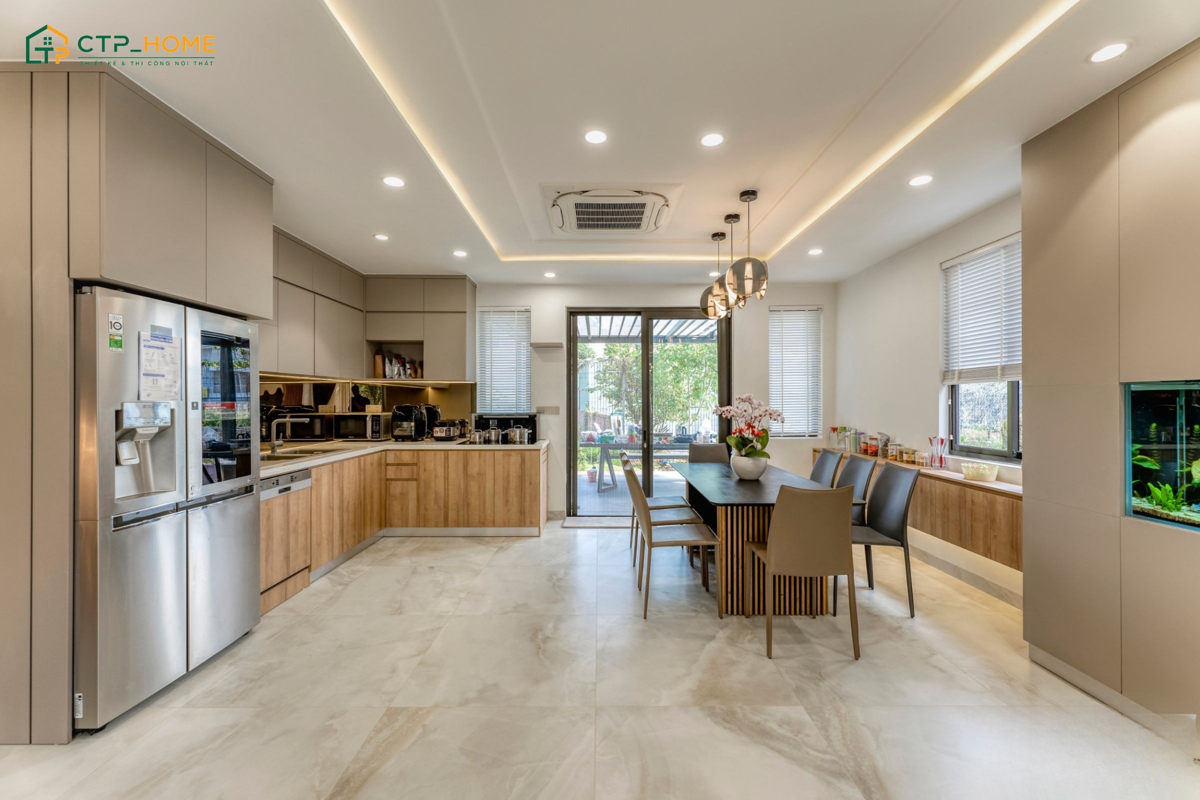 Không gian phòng bếp sử dụng đồ nội thất có kích thước vừa phải