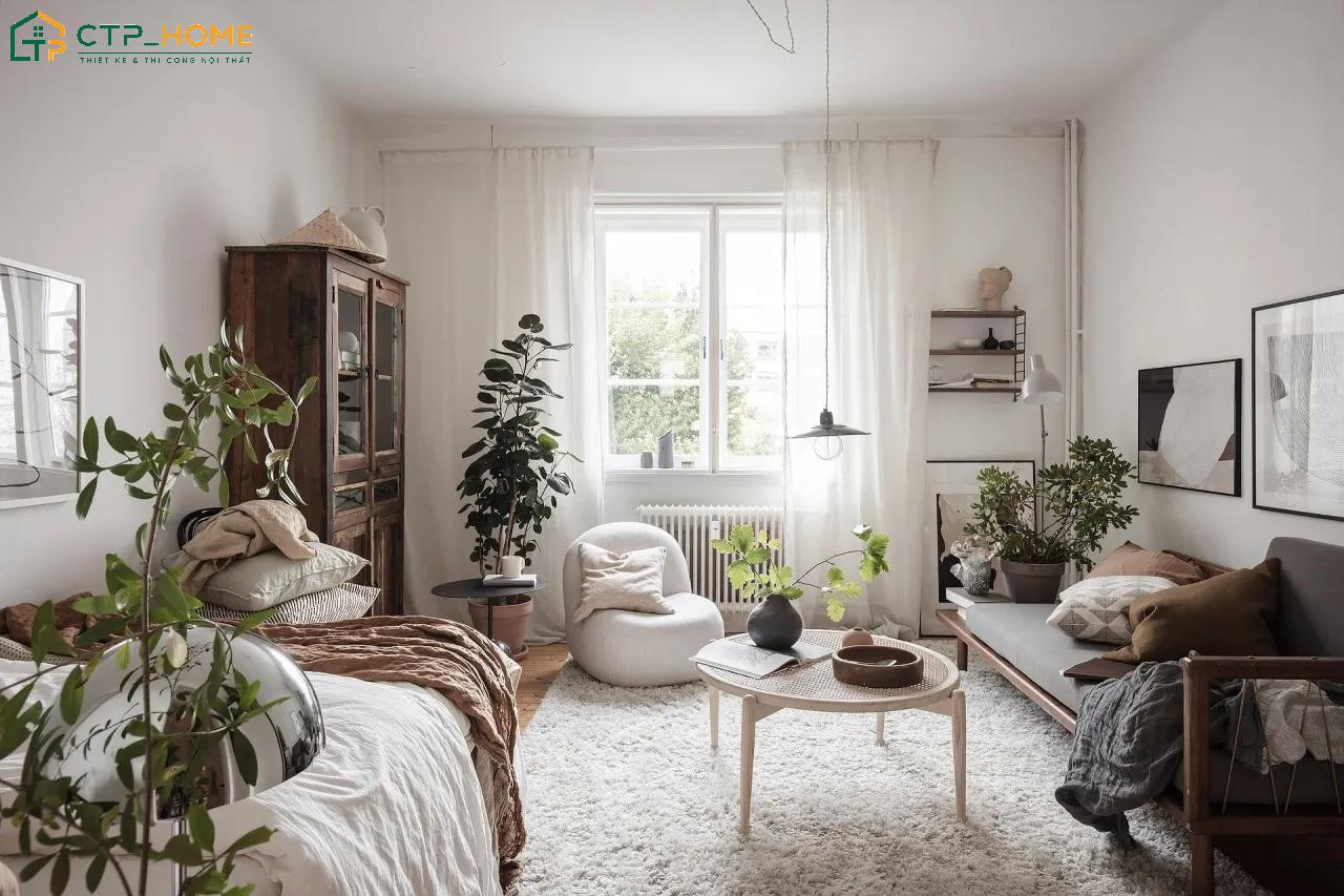Nội thất kiểu sáng mộc mạc, kết hợp cây xanh và rèm voan mỏng giúp không gian tràn ngập sức sống