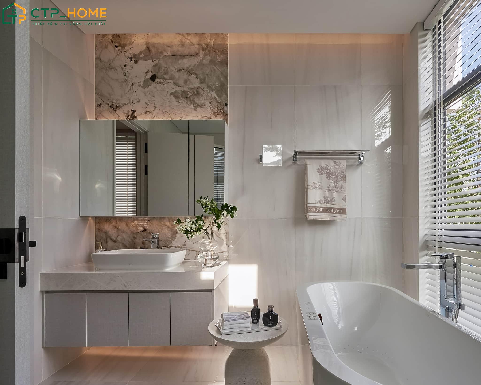 Mẫu trang trí phòng tắm chung cư sang trọng với nội thất đồng bộ giúp thể hiện được gu thẩm mỹ của gia chủ