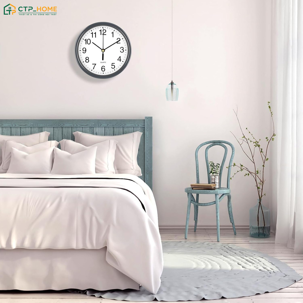 Trang trí nội thất phòng ngủ nhỏ hẹp bằng đồng hồ treo tường giúp tăng tính thẩm mỹ mà không chiếm nhiều diện tích