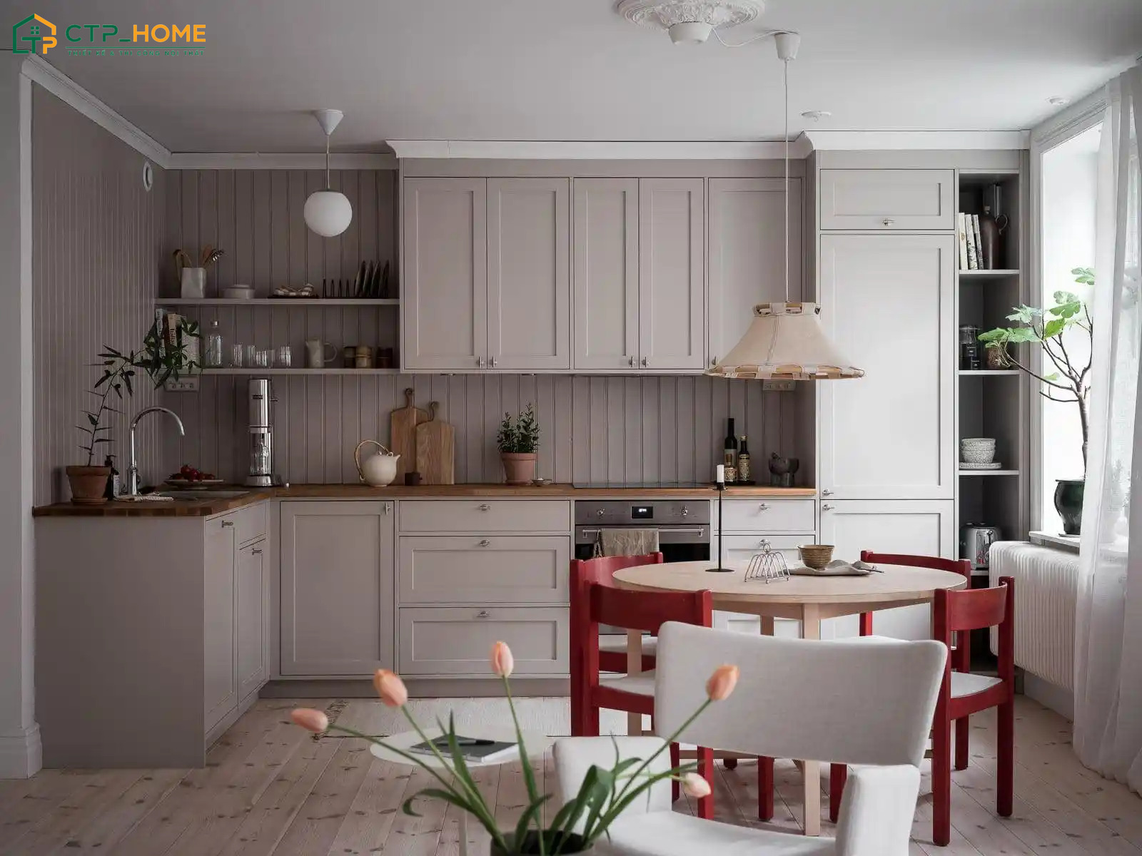 Bố trí phòng ăn liền bếp không chỉ giúp tối ưu diện tích mà còn tạo sự gắn kết giữa các thành viên