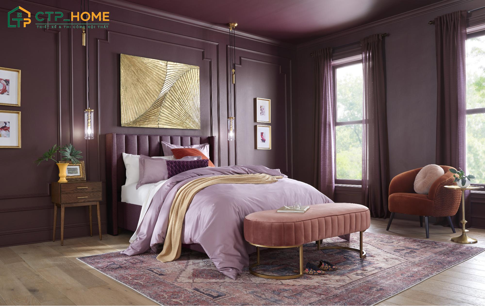 Bố trí phòng ngủ với thảm trải sàn có hoạ tiết màu tím sẽ giúp không gian trở nên gần gũi và ấm cúng hơn