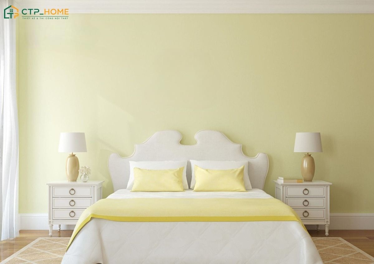 Gam màu vàng nhạt dịu mắt cùng với nội thất gỗ sáng màu sẽ giúp tạo sự thoải mái hơn khi nghỉ ngơi