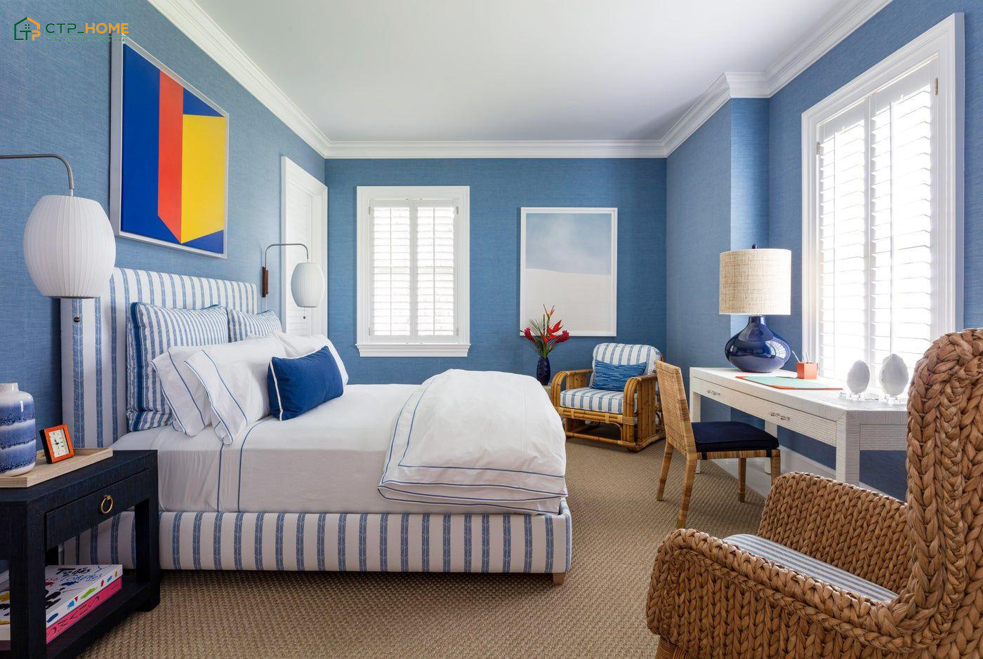 Mẫu decor phòng ngủ màu xanh nước biển sẽ đem đến một không gian tươi mát và gần gũi