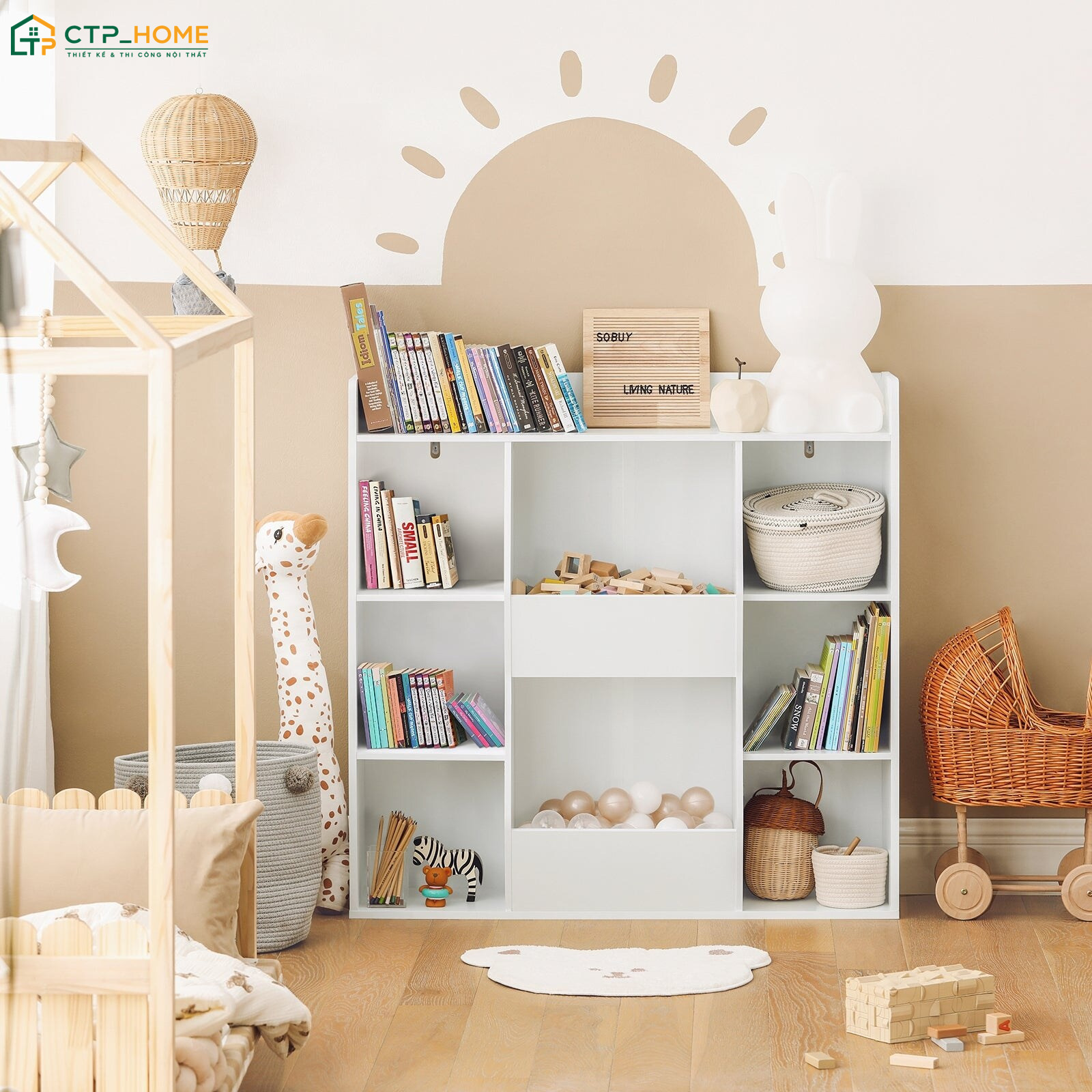 Sử dụng thảm trải sàn nhiều hoạ tiết đáng yêu cùng kệ sách mini giúp kích thích trí tưởng tượng của bé