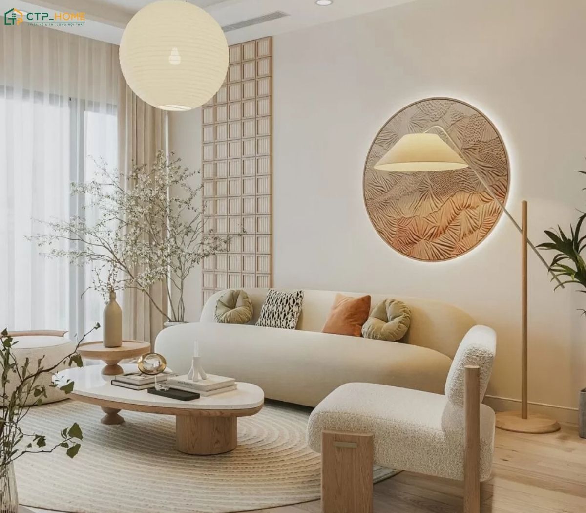 Bố trí cửa sổ và ban công để tận dụng nguồn ánh sáng tự nhiên sẽ tạo cảm giác thoáng đãng hơn