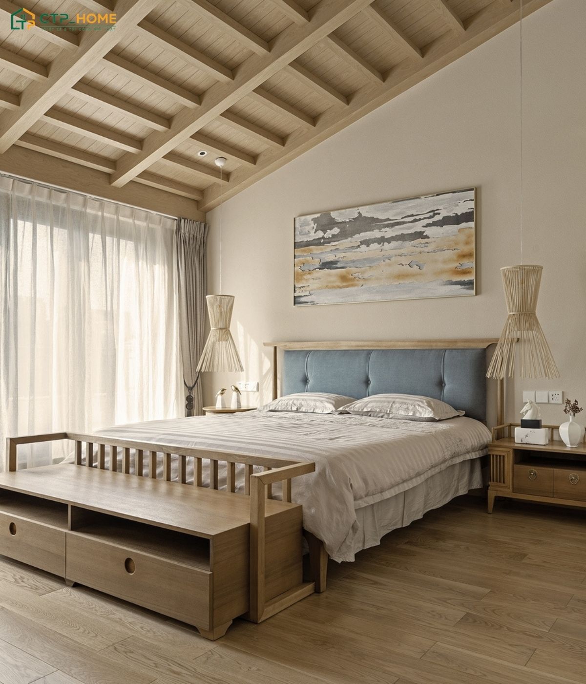 Không gian phòng ngủ được decor bằng tranh treo tường, đèn dây và các phụ kiện nhỏ xinh