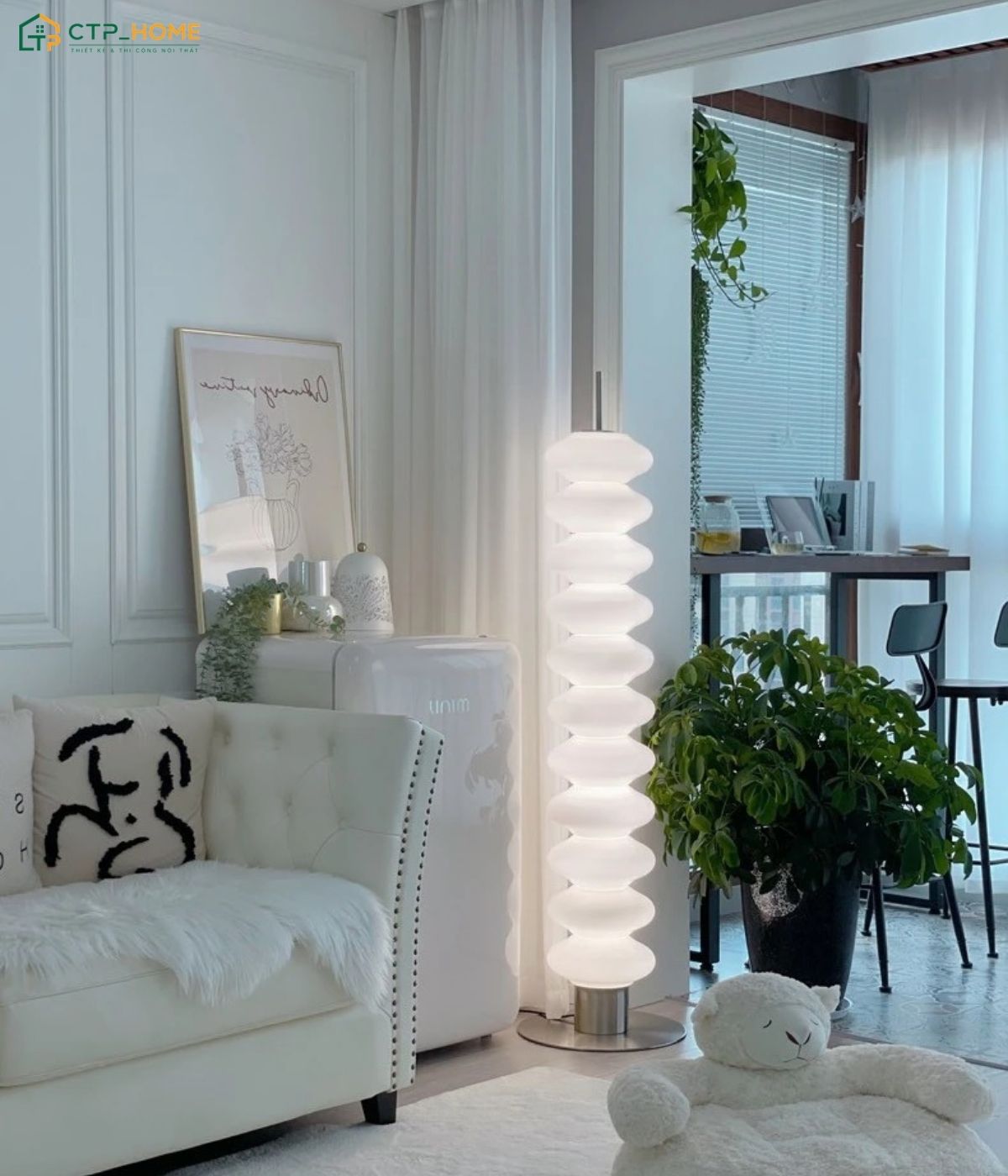 Lựa chọn ánh đèn vàng dịu nhẹ sẽ tạo cảm giác ấm áp hơn cho phòng ngủ kiểu Hàn Quốc