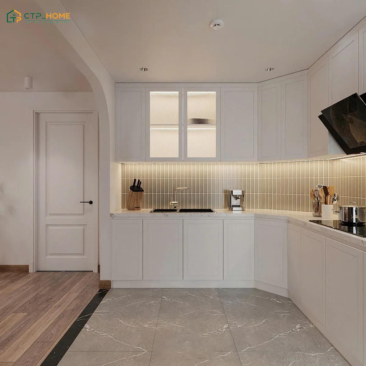 Nội thất khu vực bếp được thiết kế kịch trần giúp tối ưu không gian lưu trữ và đảm bảo tính thẩm mỹ