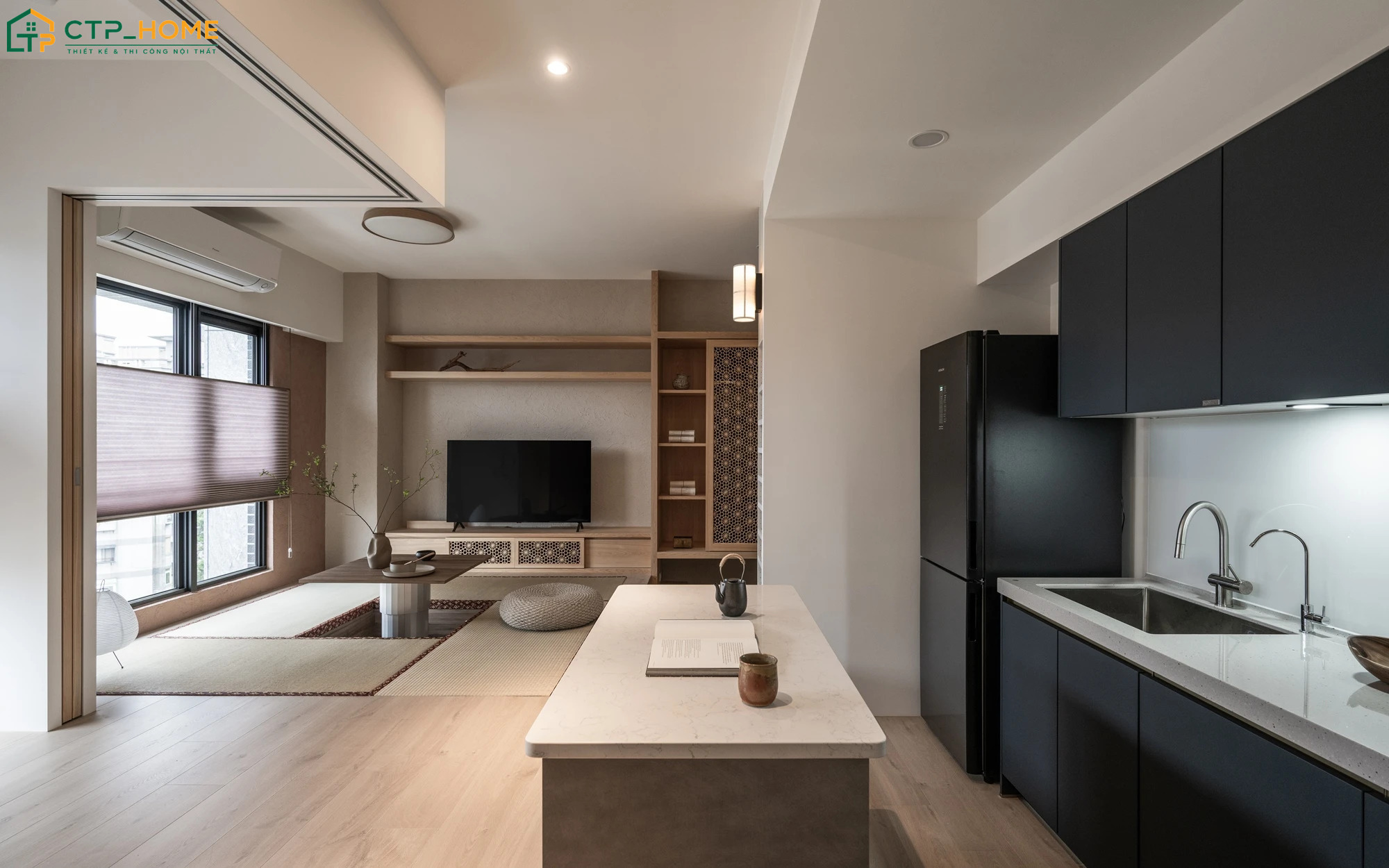 Phòng khách được bố trí theo xu hướng mở để tạo sự liên kết hài hòa giữa các khu vực chức năng